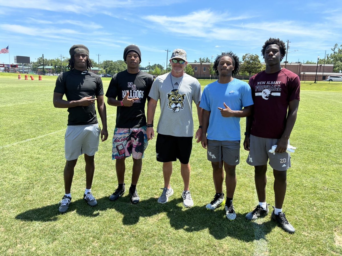 TylerE235's tweet photo. Had a great time at camp definitely got better today.
4-0 in 1v1’s
@CRStubblefield @pkendallmurphy @NAHSFball @MacCorleone74 @coachcannon97 @NEMCCTigers @Rebels247 @FSLElite_ @JuJuSports1 @CedShell https://t.co/DPIF3o7VfB