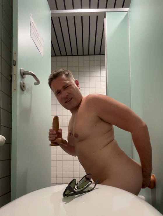 permablkr's tweet photo. Fag micha_mc_fly on TG can't resist what he was born to do 🐷 https://t.co/IDDOIF5Ncy
