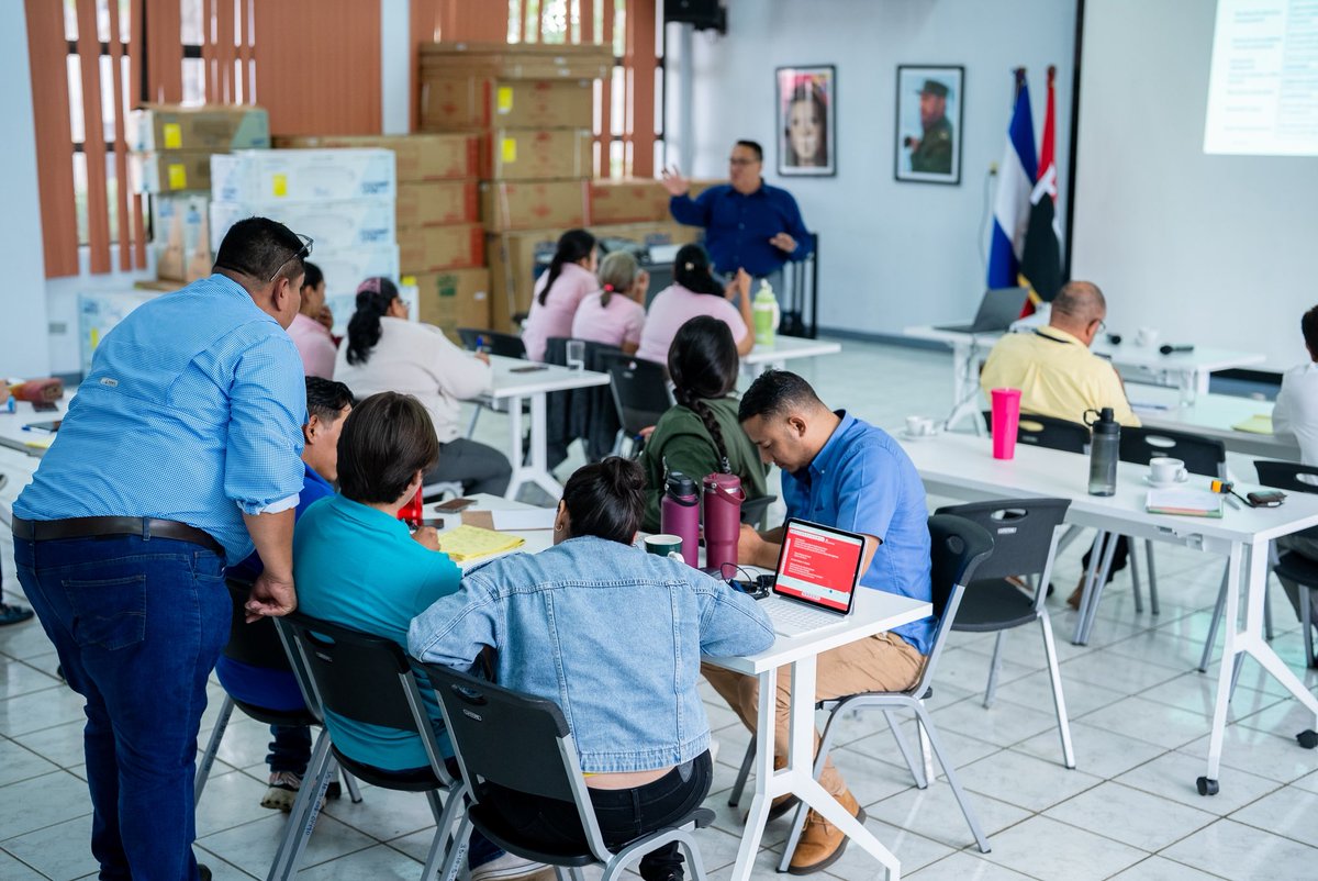 InturNicaragua's tweet photo. Continuamos fortaleciendo las capacidades de nuestro talento humano a través de la capacitación en Gerencia de Proyectos, dirigida al personal de Adquisiciones, Asesoría Legal y Dirección de Infraestructura e Inversiones Turísticas, contribuyendo a una gestión institucional más eficiente y efectiva. 📖🤝
