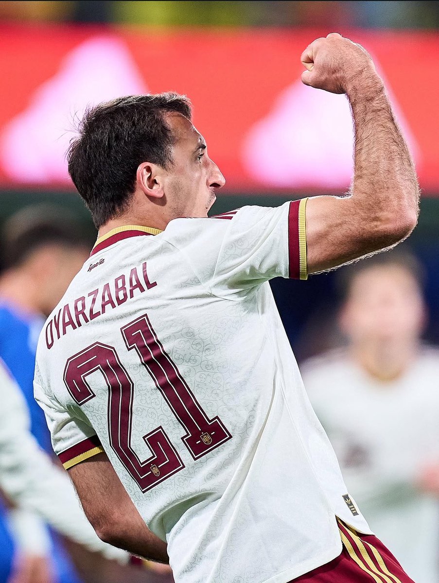 NBAFutQuality2's tweet photo. Si España gana hoy por 3 GOLES O MÁS a IRAQ, vamos a sortear la nueva camiseta entre todos los que deis RT y nos sigáis 🍀🤞 https://t.co/gB3SPe1bRg