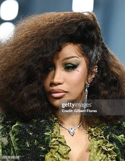 BarbieDngerous's tweet photo. Nicki Minaj on getty images Vs Cardi B https://t.co/SmeY2n1G5m