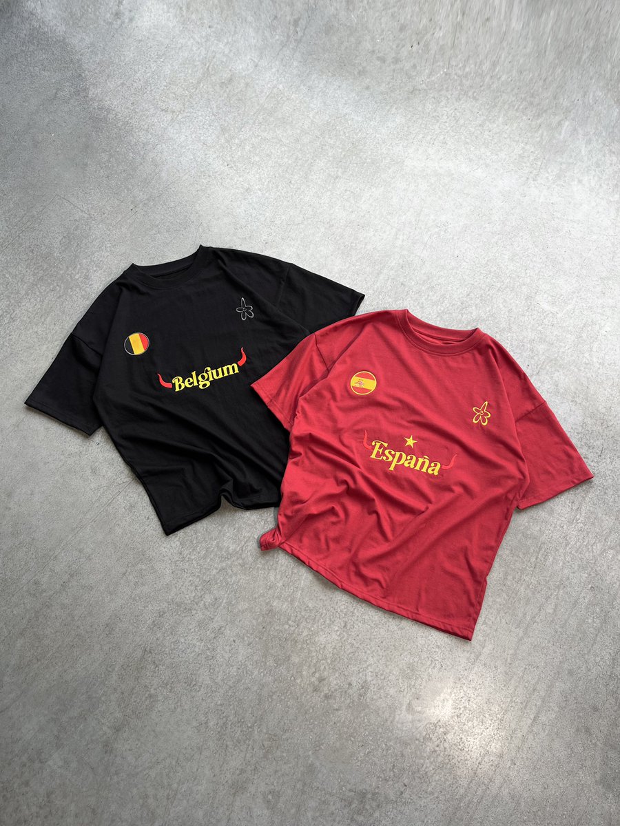 flor_fantasy's tweet photo. World Cup tee online on https://t.co/A6KADRyIeA 💫
Oversize 📐 | 100% coton ☁️ | full broderie 🪡✨
Prix 30€ 🏷️ https://t.co/5S04IdXHFo