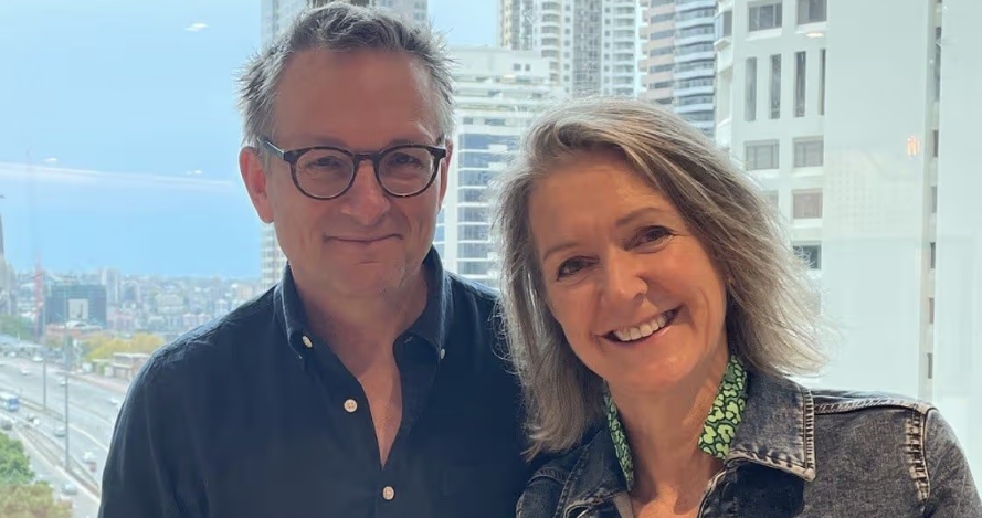 MirrorHealth's tweet photo. Michael Mosley's widow shares huge family update two years on from tragic death
https://t.co/ligvb44KqT https://t.co/7UEI5UdEsW