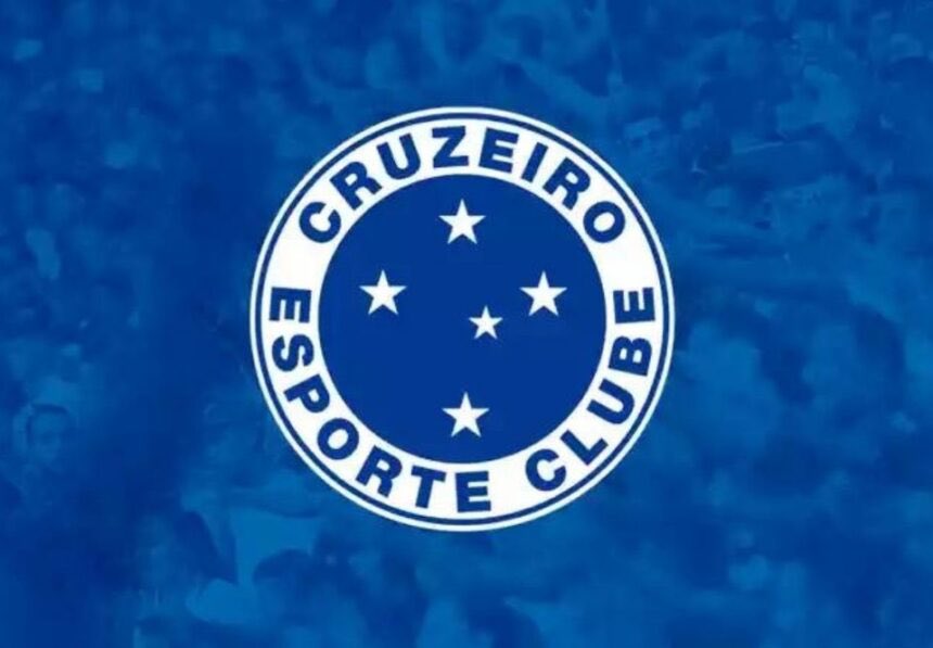 Radardabola34's tweet photo. 🚨 MAIS UM NOME NO RADAR! 🦊

Em busca de um camisa 9 para aumentar a competitividade do elenco, o Cruzeiro monitora a situação de Ezequiel Ponce, atacante do Houston Dynamo.

A diretoria entende que o argentino possui características semelhantes às de Kaio Jorge, podendo atuar como referência no ataque, mas também oferecendo mobilidade e presença constante na área adversária.

Internamente, o clube avalia que a chegada de Ponce elevaria o nível de disputa pela titularidade, aumentando a concorrência no setor e dando mais opções para a comissão técnica na sequência da temporada.

Neste momento, o atacante aparece como um dos nomes observados pelo departamento de futebol celeste para reforçar o elenco na próxima janela de transferências. 👀💙🦊