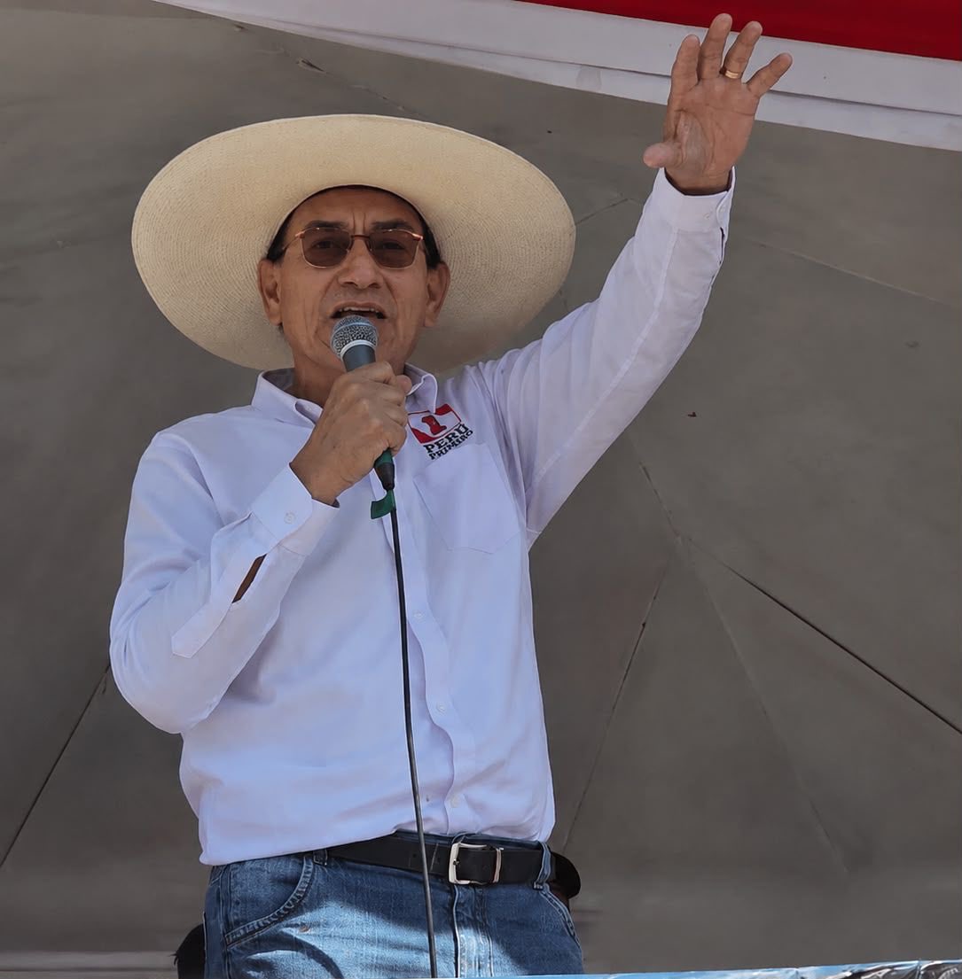 MartinVizcarraC's tweet photo. Hola que tal, este domingo 7 los peruanos tendremos el destino del país en nuestras manos, por ello, con mis seguidores, vamos a votar por Roberto Sánchez.
Estaremos vigilantes para que el próximo gobierno trabaje en favor de todos los peruanos, priorizando a los más vulnerables y con estricto respeto de la democracia.