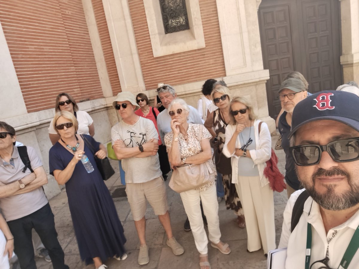 UNEDDENIA's tweet photo. Cerramos el curso 2025/2026 de #UNEDSénior en Dénia con historia y convivencia.
Hoy, parte del alumnado, junto al profesor Miquel Serra Bonet, ha recorrido la Valencia histórica en una jornada de aprendizaje y convivencia.
Gracias por hacerlo posible 💬✨
🔜 ¡El próximo curso +! https://t.co/Gs2Bfg0TDk
