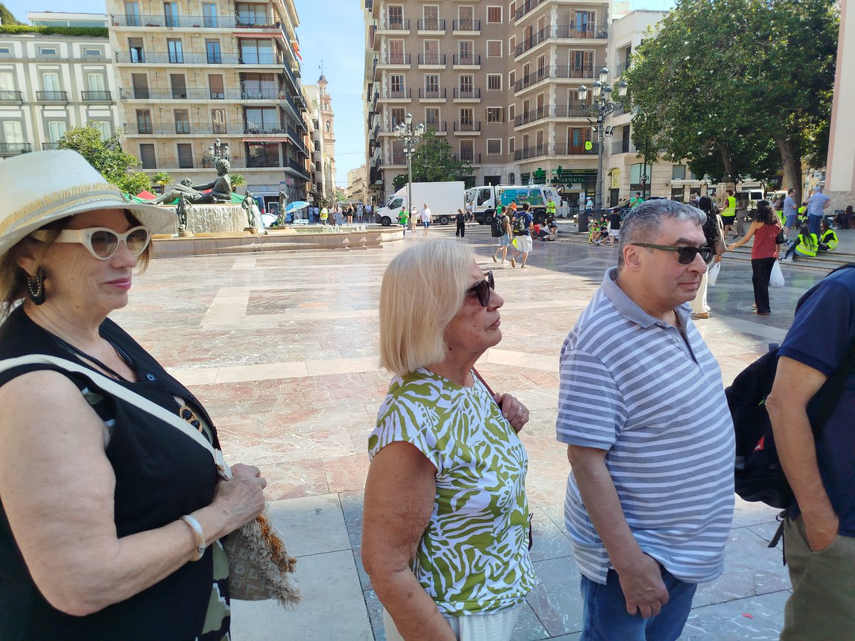 UNEDDENIA's tweet photo. Cerramos el curso 2025/2026 de #UNEDSénior en Dénia con historia y convivencia.
Hoy, parte del alumnado, junto al profesor Miquel Serra Bonet, ha recorrido la Valencia histórica en una jornada de aprendizaje y convivencia.
Gracias por hacerlo posible 💬✨
🔜 ¡El próximo curso +! https://t.co/Gs2Bfg0TDk