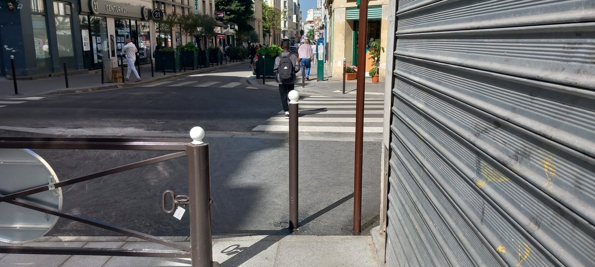 john137611's tweet photo. @QCalmet @mtwit75 @AgnesEvren Ce mobilier gene https://t.co/13d0aqKv8B