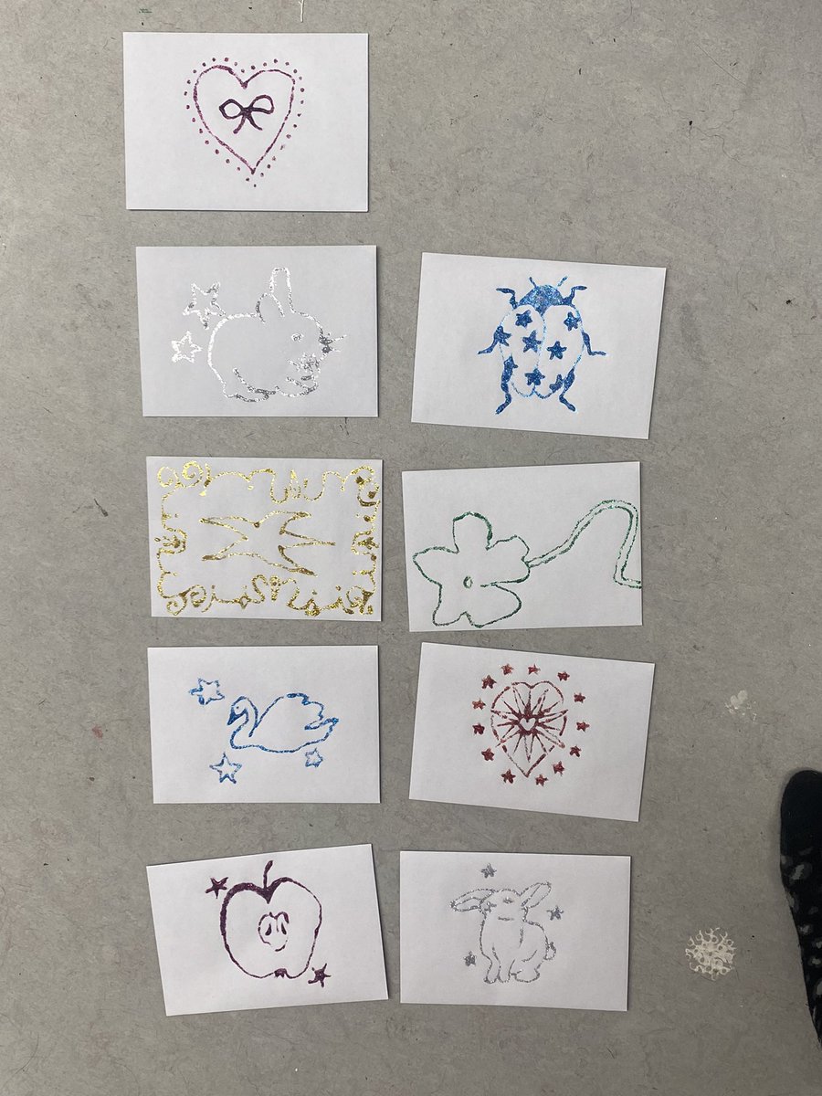 leztwt's tweet photo. J’ai fait une caricature pour tous mes potes par ce qu’ils viennent de passer leur diplôme lol + enveloppes toutes mimis https://t.co/Lcb3gMaVhr
