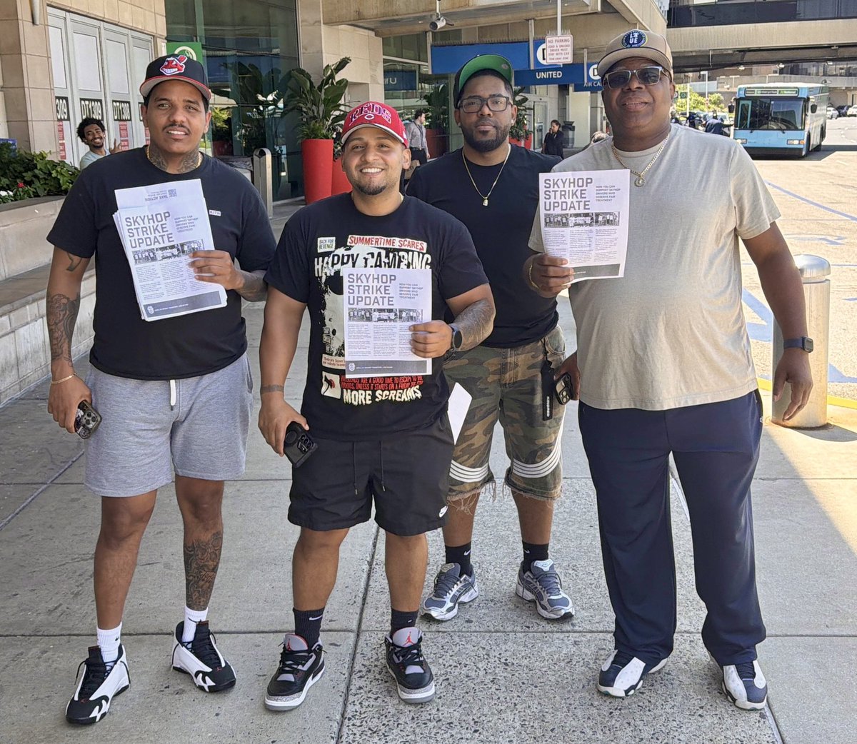 skyhopteamsters's tweet photo. Always a beautiful day when extending the @kristinescotto Skyhop picket line in PHL! #dontscab https://t.co/J6vQF6l3Hk