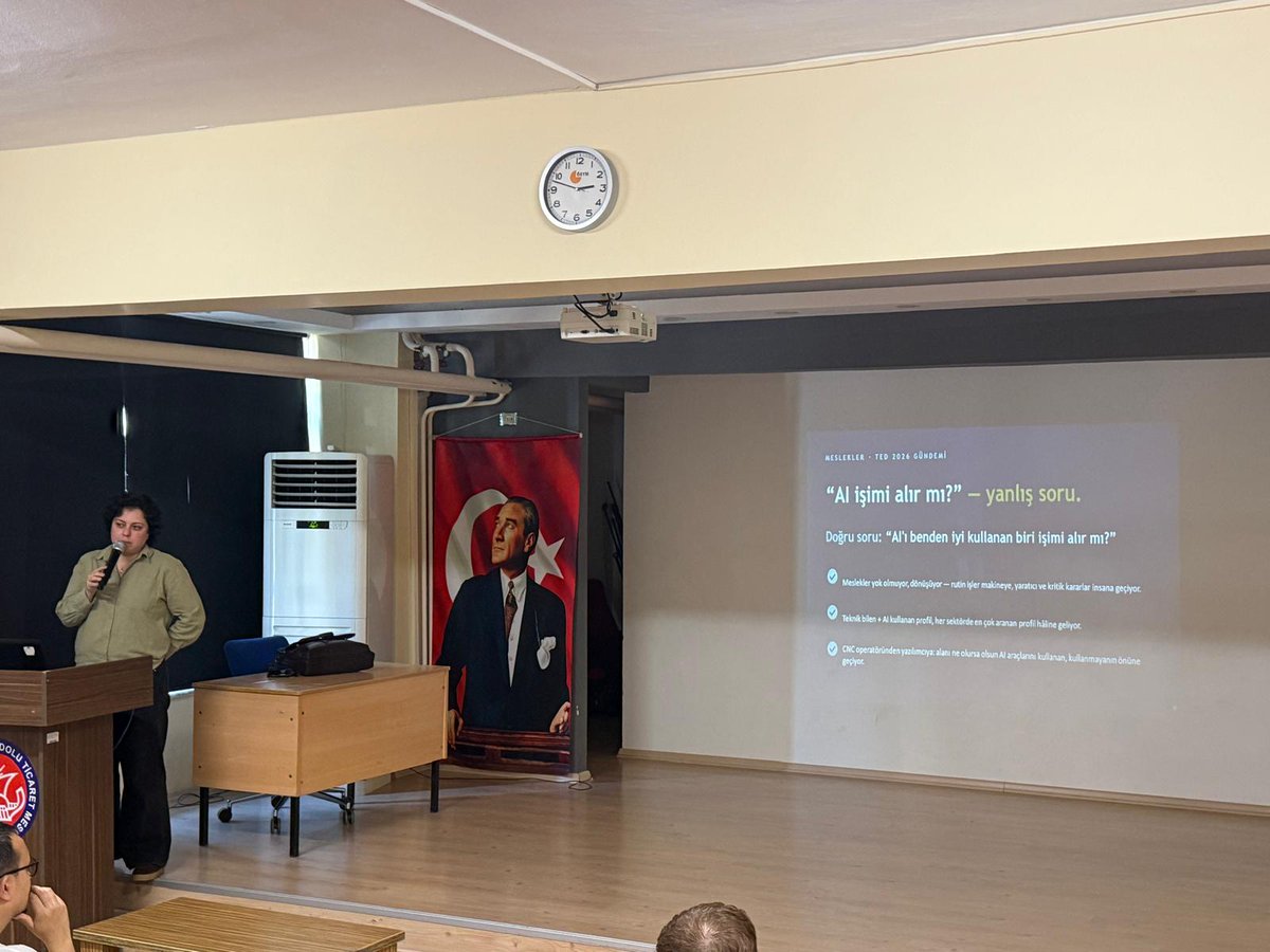 KGMTAL's tweet photo. Bilişim Teknolojileri Alanımızın düzenlediği “Yapay Zekâ Çağı” semineri, Dr. Burcu Bektaş GÜNEŞ’in katılımıyla gerçekleştirildi.

Öğrencilerimiz yapay zekâ ve gelecekteki etkileri hakkında bilgi edindi. Dr. Burcu Bektaş GÜNEŞ’e teşekkür ederiz.

#MaarifinKalbindeMarifetliGençlik https://t.co/nQH9kZho4t