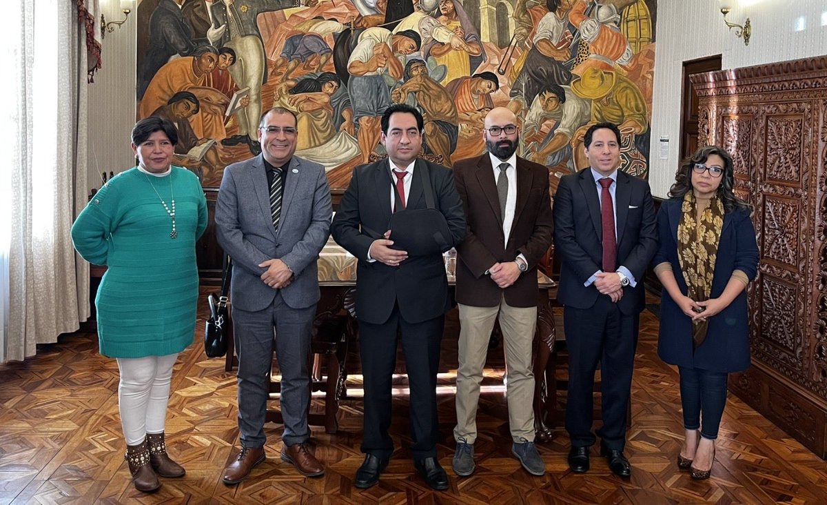MIACCAMACOL's tweet photo. 🌎🇧🇴 MIAC held an official visit and working meeting at the Universidad Mayor Real y Pontificia de San Francisco Xavier de Chuquisaca, Bolivia.
🤝⚖️ The meeting strengthened academic cooperation and promoted initiatives in arbitration and other ADR mechanisms.
#Arbitration #ADR https://t.co/xwImdaxLLQ