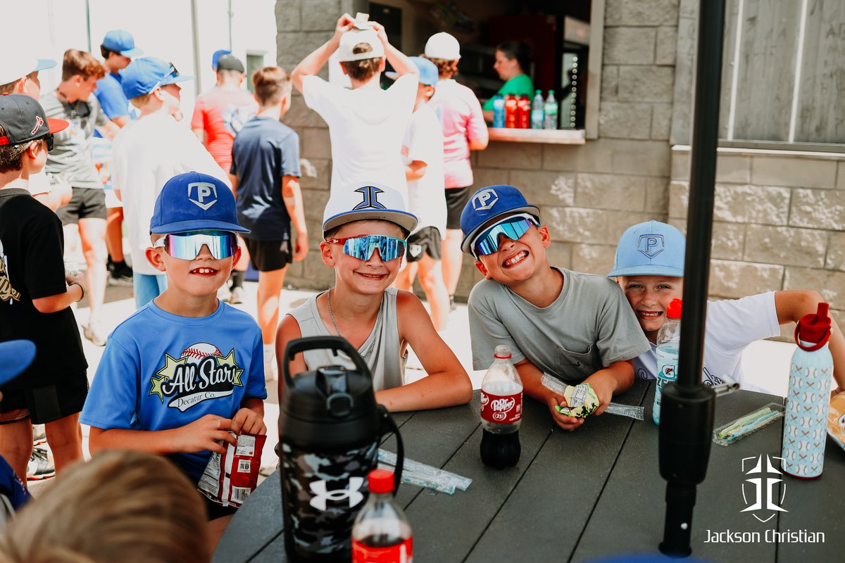 JCSeagles's tweet photo. Over 130 K–7th grade baseball campers wrapped up an incredible week on the diamond! ⚾

Throughout the week, campers sharpened their skills in fielding, throwing, hitting, and base running while also learning one of the most important parts of the game—being a great teammate. https://t.co/5bRexlA2L9
