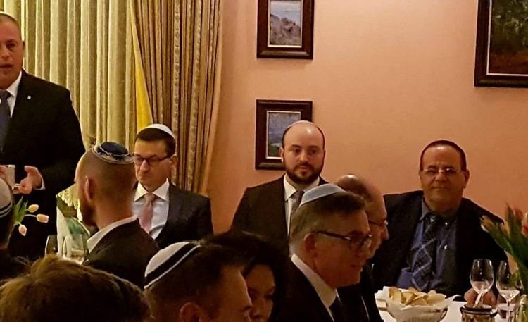 OperatorPMCUSEC's tweet photo. @MorawieckiM Przecież ty nawet nie jesteś chrześcijaninem. https://t.co/Ws49KpsMWB