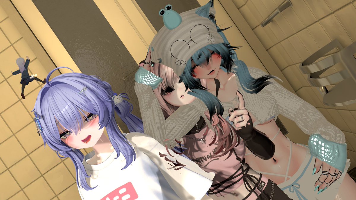 AnguishVRC's tweet photo. Last night was fun :) we was just vibin. With @mikan114_ and Cookie. https://t.co/ymHCIlhCWe