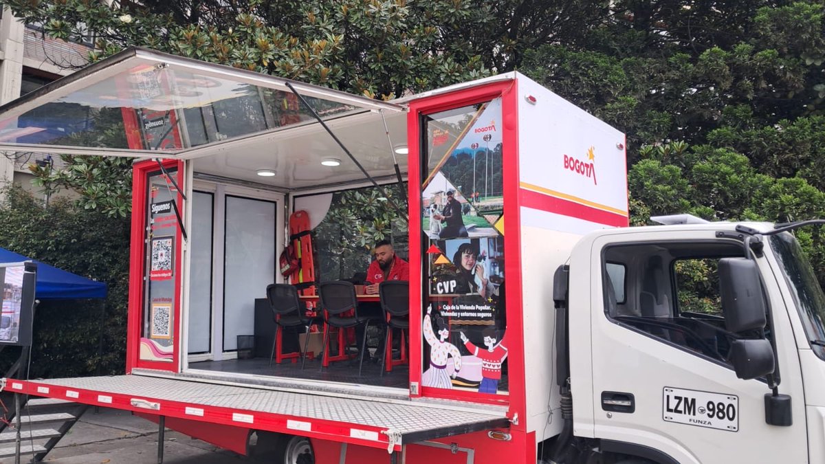 CVPBogota's tweet photo. 🏡 #HoyEnLaCVP participamos en la Primera Feria de Servicios Incluyentes de @CatastroBogota y @SecGeneralBog. 

Con la #MóvilCVP y nuestro equipo de Atención a la Ciudadanía acercamos nuestros servicios a la comunidad y seguimos construyendo #EntornosQueConectan en @Bogota. https://t.co/Nm8ifRSBua