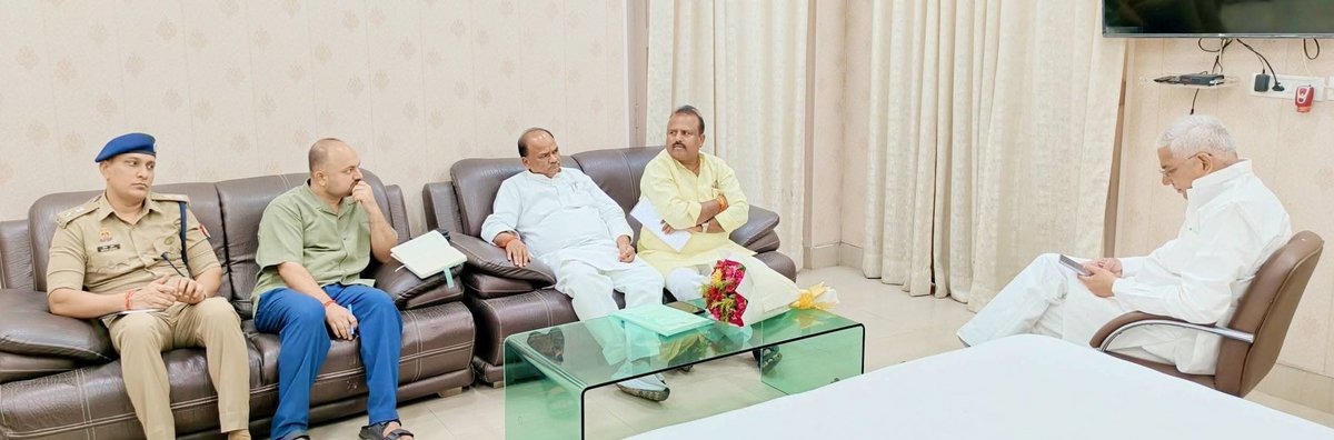 ashishksbjp's tweet photo. नव नियुक्त प्रभारी मंत्री एवं उत्तर प्रदेश सरकार के चिकित्सा, स्वास्थ्य एवं परिवार कल्याण राज्य मंत्री आदरणीय श्री राजा मयंकेश्वर शरण सिंह जी के जनपद प्रतापगढ़ प्रथम आगमन पर आयोजित कोर कमेटी की बैठक में उपस्थित रहा l 
#bjpindia #BJPUttarPradesh https://t.co/QoIgg9uqR7