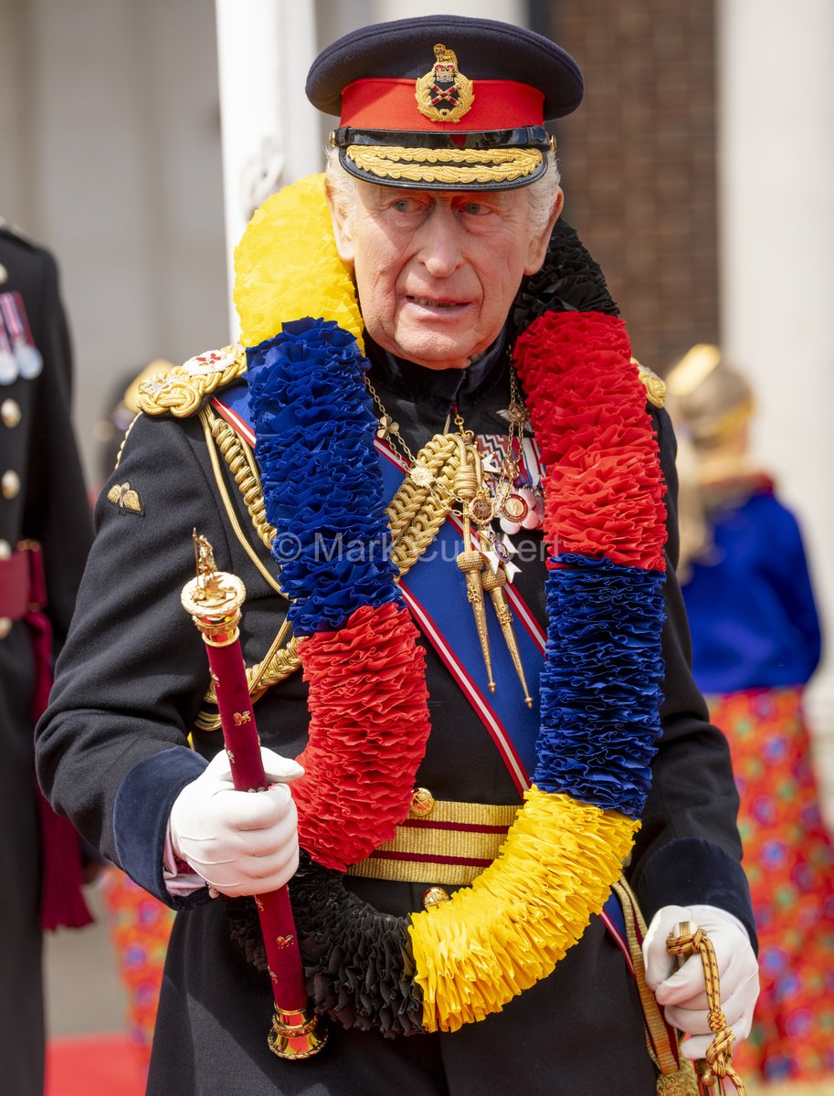 markacuthbert's tweet photo. King Charles III, Captain General of the Royal Regiment of Artillery, visits the newly formed King’s Gurkha Artillery unit as they conduct a Formation Parade at Larkhill in Salisbury. #king #kingcharles #royal #royals #army #gurkha https://t.co/0qO3LjFzv0