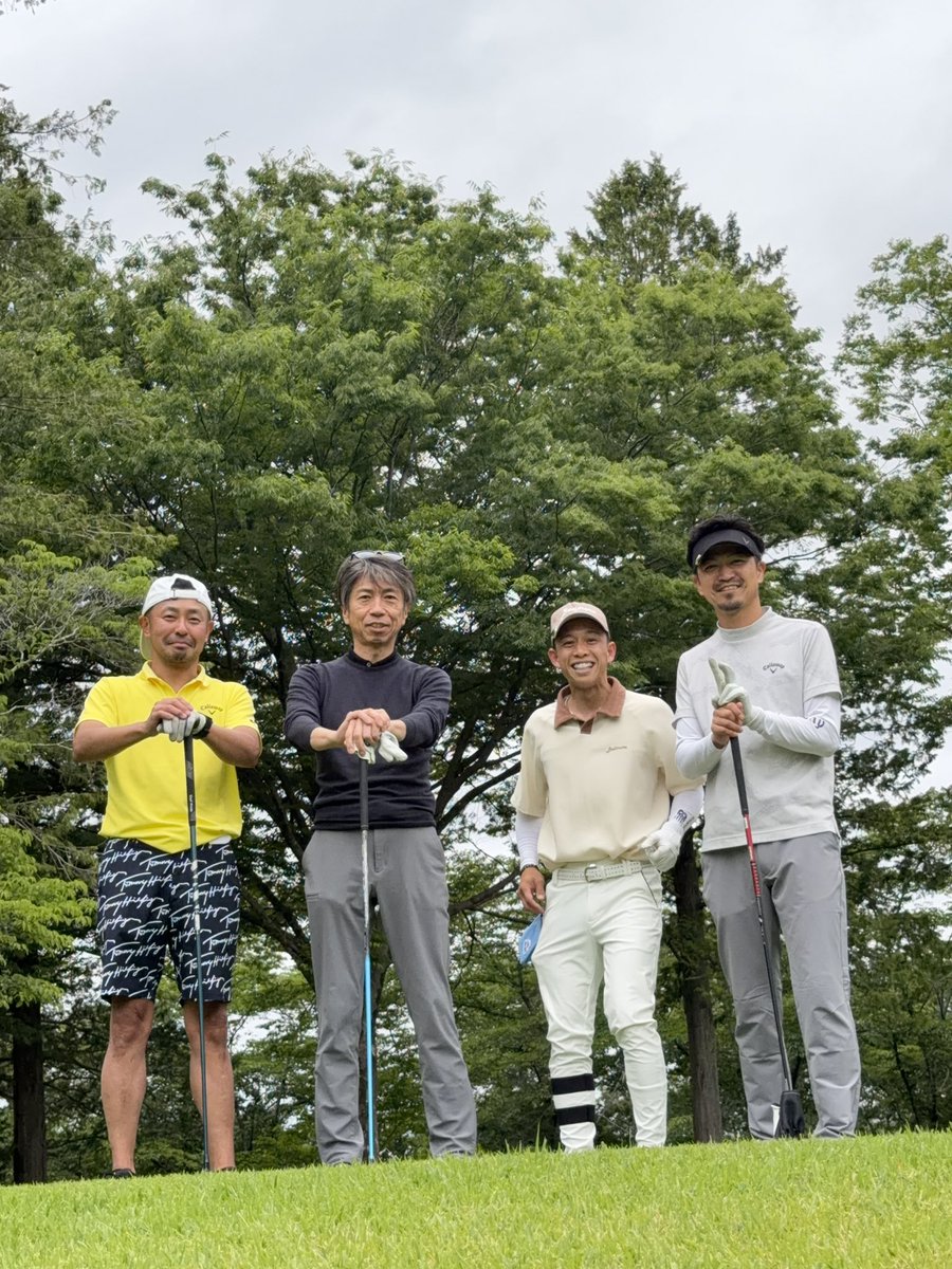 Bf6SpEfmYTuqxo7's tweet photo. 今日はボート👑毒島君とオート👑貢さんと最高みねな後輩治郎と⛳️行ってきました❣️忙しい中みなさん付き合っていただきありがとうございました🏌️‍♂️😊👍
雨も小雨程度���最高な⛳️日和でした❣️
このメンツプレミアムやね❣️❣️
#キング
#高橋貢
#毒島誠
#田村治郎
#近藤裕保
#富岡カントリークラブサウスコース https://t.co/Qn8ve9UCD9