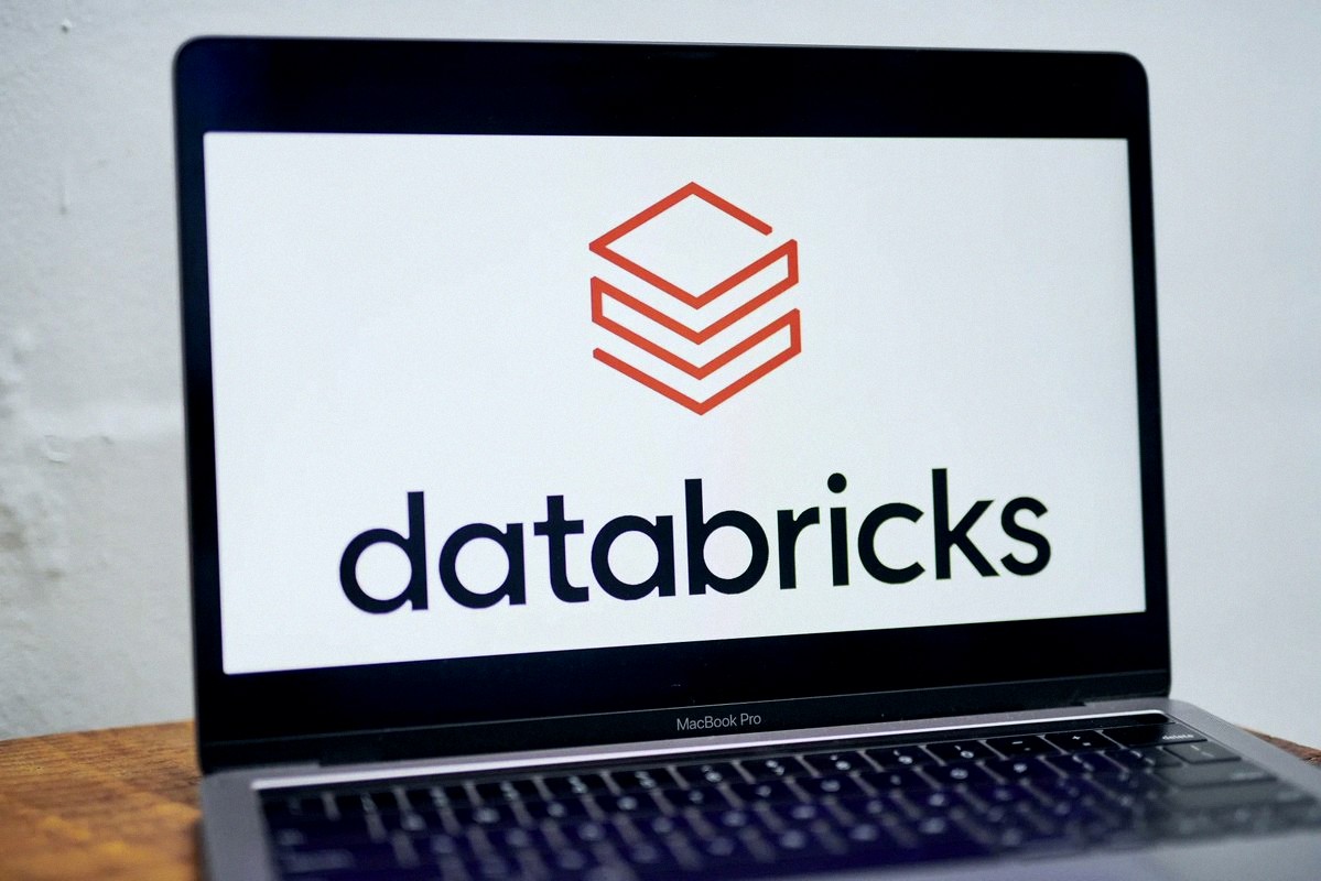 wei2016's tweet photo. Databricks CEO Ali Ghodsi just told Bloomberg:

"We’re definitely going public. Just not this year—this one's a mess." 📉 https://t.co/aF5z5G2BYC