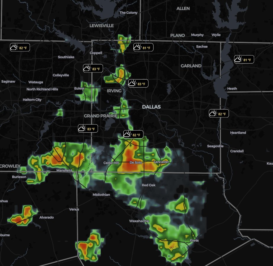 FLASHWeatherAI's tweet photo. Showers looking tame moving into Downtown Dallas...

But Flash FirstStrike sees strikes coming in the next 20 minutes! https://t.co/DPunJvO919