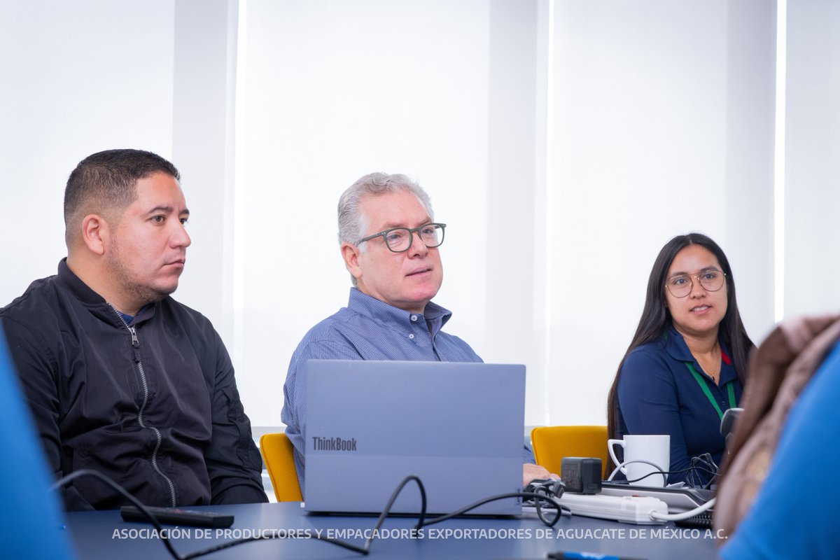 apeamac's tweet photo. Sostuvimos una reunión de trabajo con el área de Investigación y Desarrollo para dar seguimiento a iniciativas que contribuyan al fortalecimiento y crecimiento de la industria del aguacate. 🥑📊
.
.
.
#APEAMSomosTodos #PaisajeAguacatero #Avonews https://t.co/1wGS27lSsb