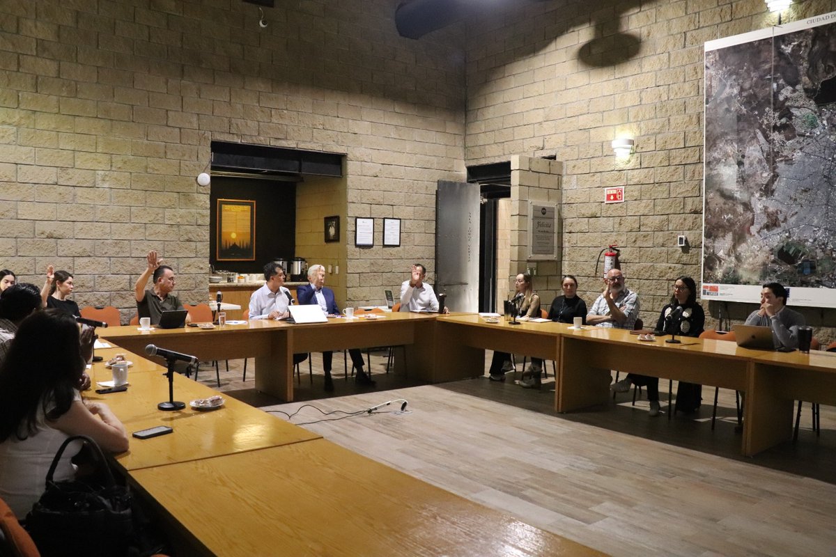 Implan_Leon's tweet photo. 📊 Asimismo, informamos sobre los avances alcanzados durante la primera reunión de la mesa técnica en materia de asentamientos irregulares, un espacio de trabajo que fortalece la coordinación y la construcción de soluciones para un desarrollo urbano más ordenado y sostenible. 🤝 https://t.co/sQAeaVUdrF