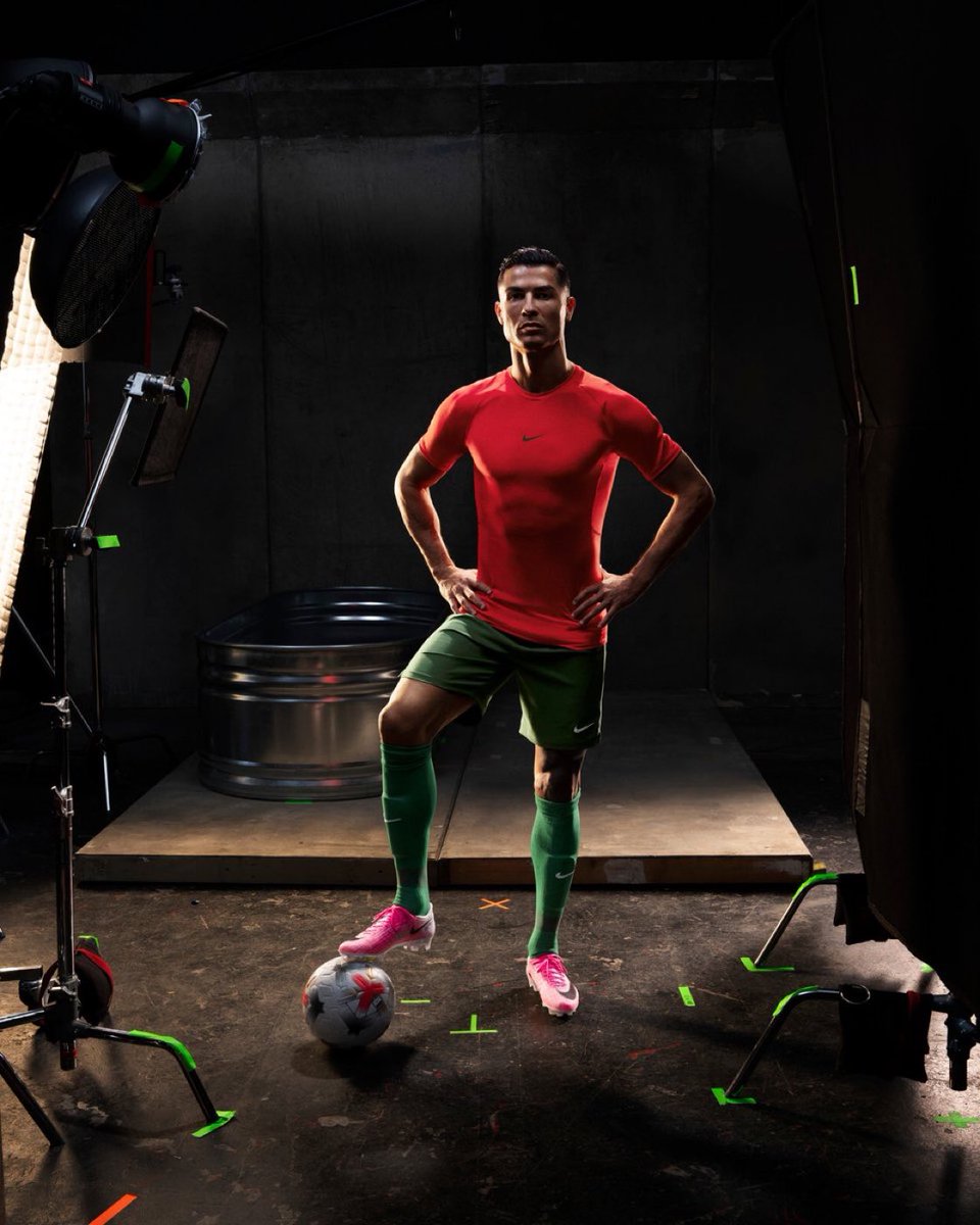 crisnou7's tweet photo. THE GOAT 🐐 https://t.co/PQYA4Vtfhg