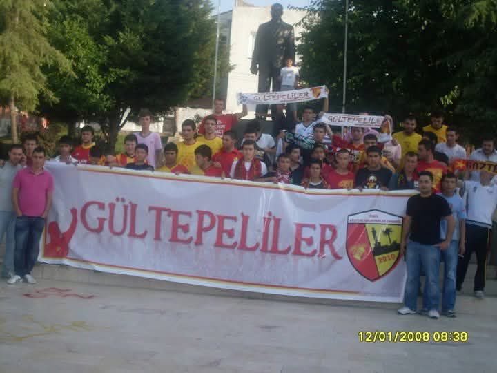GoztepeSosyal's tweet photo. Göztepe’nin en eski taraftar oluşumlarından olan (Cash) Gültepe’den açıklama ; 

“ Kısa bir aradan sonra seneye tribünlere tekrardan tüm Gültepeliler olarak geri dönüyoruz , yerimiz kuzey trübünüdür yönetimden hiç bir talebimiz yoktur biz menfaat için değil bu sene kaldığımız yerden sadece Göztepe için geliyoruz... Gültepedeki Göztepeliler “