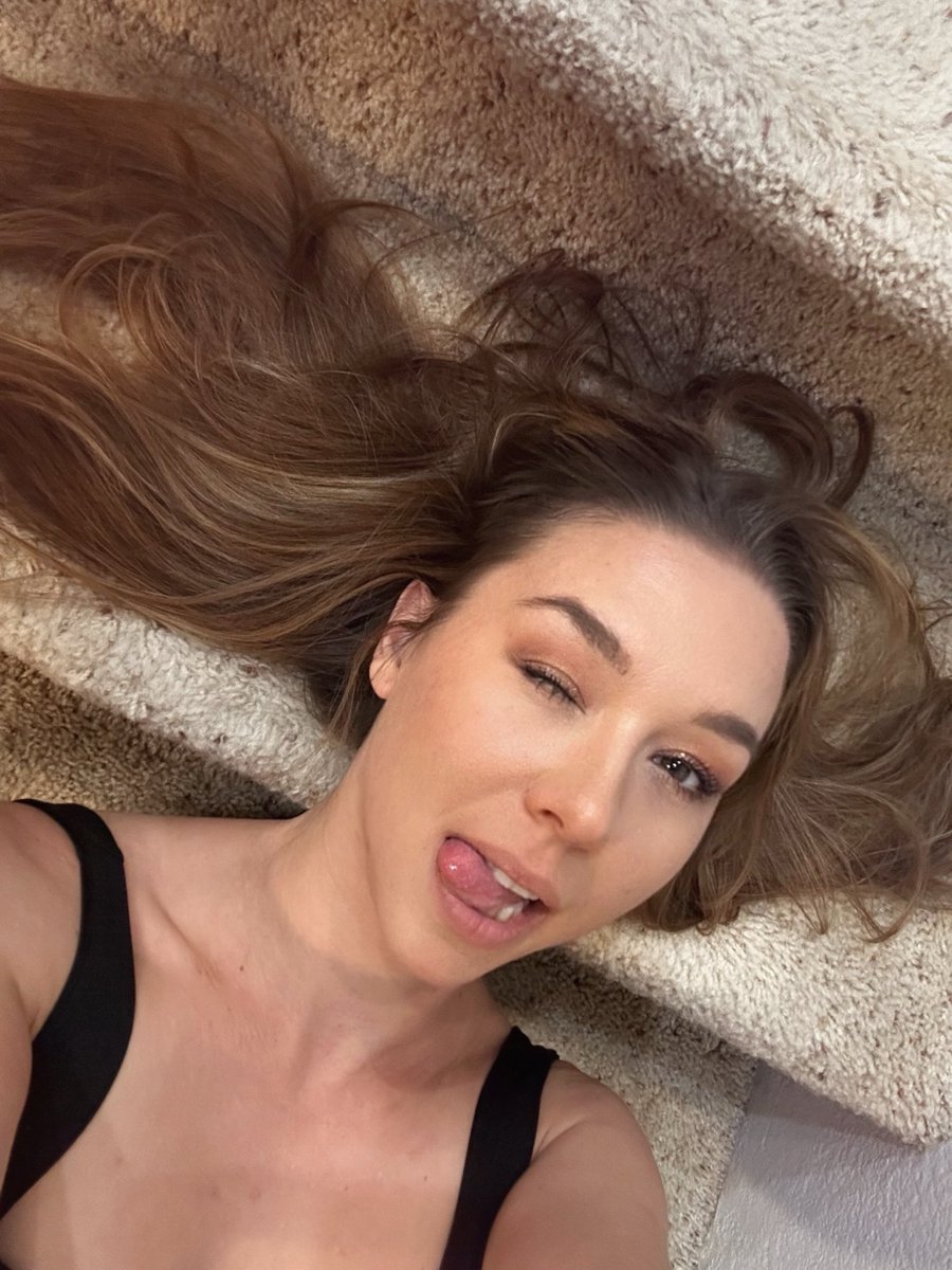 HALIENE's tweet photo. Release week got me like🤪

So go listen to Right Love tonight 💞🛸
Out at midnight https://t.co/pfwIay9DNG
