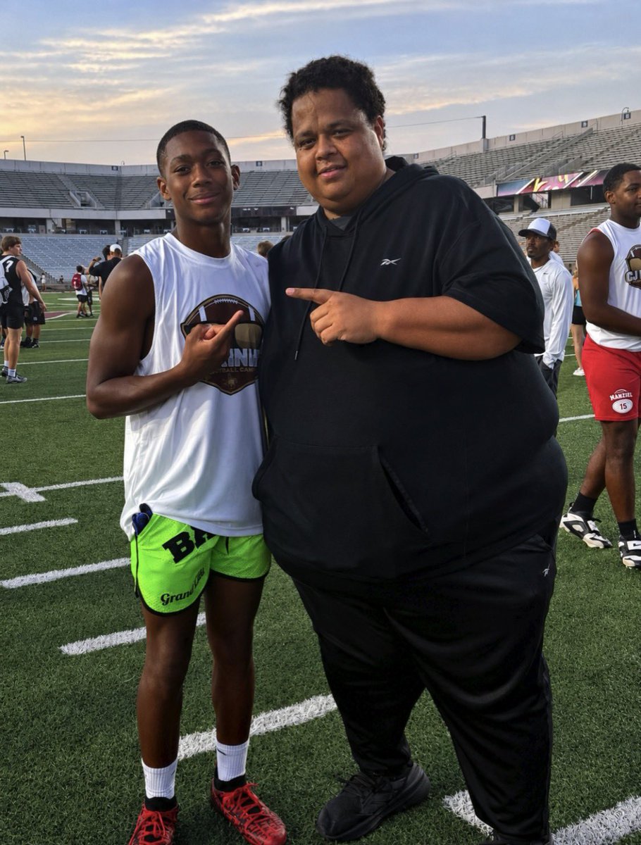 KrisBoobie's tweet photo. Really enjoyed my time @TXSTATEFOOTBALL even got to meet the legendary @TrustMyEyesO & although he didn’t get to see me compete he knew of me & added me to his recruiting board. I’m so grateful to be building these relationships at such an early age. Patiently waiting on that ☎️  #train #work #getbetter✅ 

@WRHitList @__AustinButler @KashifMoore @iam_alinedouard  @cotcheryfoundat   @CoachTrice8 @TXPrivateFBGuy @DarianLH3 @_CoachEllington @CoachFigaro @DrWashington_  @TXRecruits @CoachRobLikens @JButler_210  @bench424nmore @CoachSchexTU @CoachT_HarrisJR  @CoachJP3 @TheUCReport @allpraisesdue7 @CoachJayWalker @dnicednsay @Coach_Hankton @COACHJMACRB @CoreyDennis_  @coachfreddiej @denarius11 @AWilliamsUSA