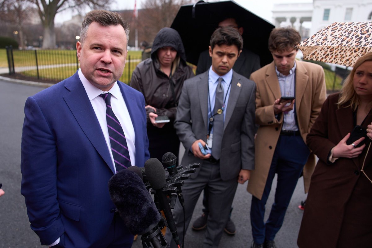 TheProspect's tweet photo. Senate Democrats Threaten to Punt FISA Over Pulte Appointment:
President Trump’s appointment of Bill Pulte as acting director of national intelligence is roiling an emerging bipartisan extension of warrantless spying. https://t.co/4JGX1XY20y https://t.co/yWXFqyQWGA