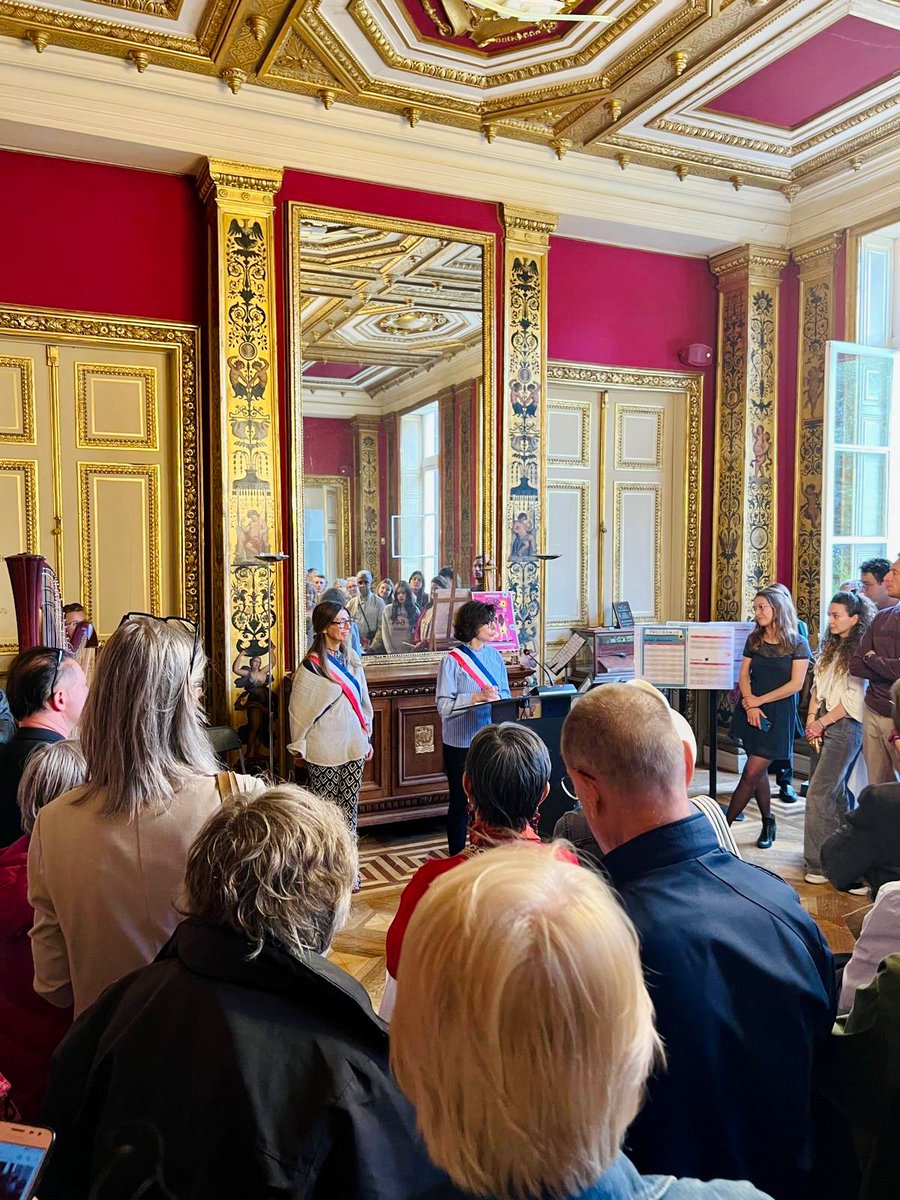 mairie7's tweet photo. 🤝 Lancement de la 22e édition de l’été solidaire à la @mairie7 ! Plus de 100 activités gratuites pour tous durant l'été. @datirachida et l’ensemble des élus remercient la #MVAC7 et toutes les associations de #Paris7 pour leur engagement et leur dynamisme ! 
#Mairie7 #Solidarite https://t.co/F7l32VCWrU