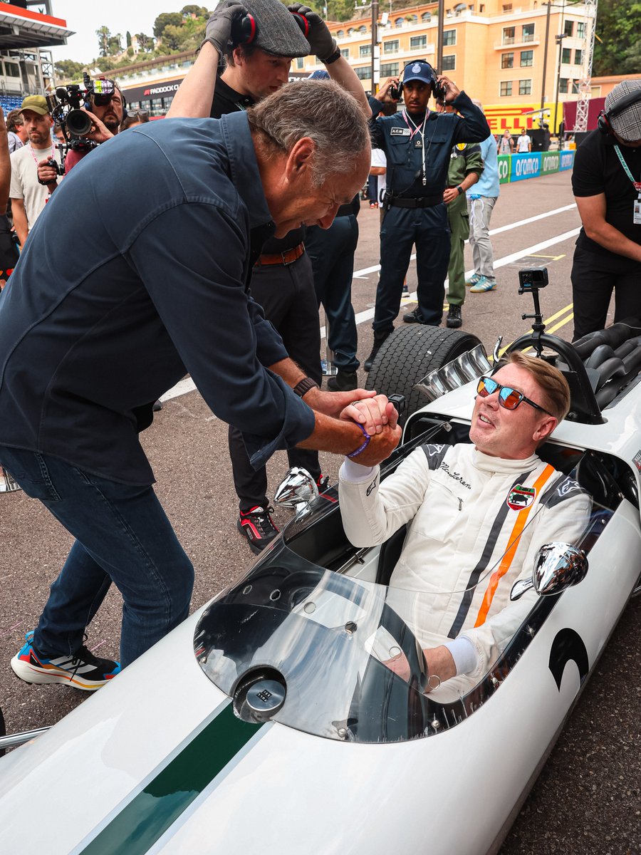 McLarenF1's tweet photo. Had to get the family back together for this massive milestone 🧡

#McLarenF1 | #1000thGP https://t.co/ykPqoxsP3A