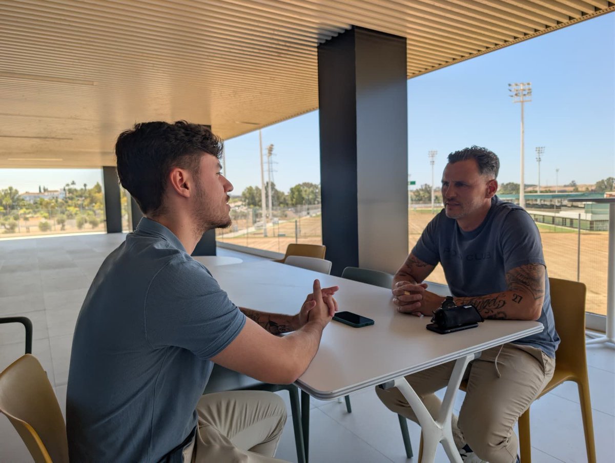 betisweb's tweet photo. 🟢⚪️ #Entrevista #Betisweb: 

🗣️ Capi: “Los chavales han asumido jugar finales durante cuatro años pero se ha conseguido”. 

✍️ @_luisnc_ 
🔗https://t.co/hXSjiw74AT 

#CanteraBetis #BetisC 💚 https://t.co/ltdUFYmQIb