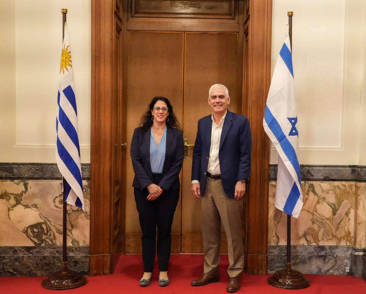 DiputadosUY's tweet photo. El presidente de la Cámara de Representantes, Rodrigo Goñi, recibió a la embajadora de Israel en Uruguay, Michal Hershkovitz, y a Pablo Londinsky, en el marco de las buenas relaciones entre ambos Estados.

Durante el encuentro se conversó sobre los temas de actualidad más relevantes para ambos países. Asimismo, la reunión fue una oportunidad para agradecer a la embajadora los logros alcanzados durante su gestión en Uruguay.