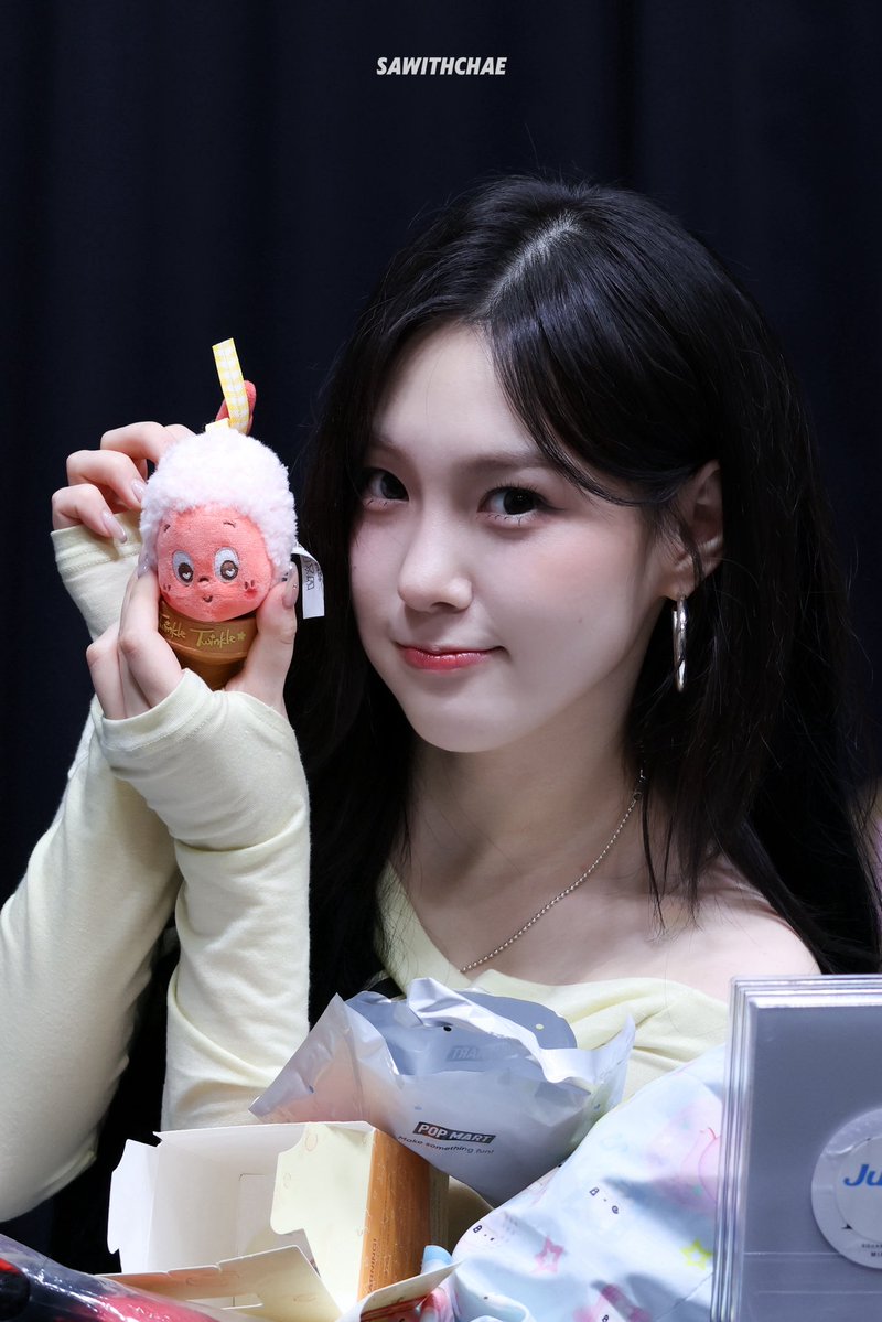 sawithchae_'s tweet photo. 260604 예쁘니(*☻-☻*)

#김채현 #CHAEHYUN #Kep1er #케플러 https://t.co/VuiE9zBzXh