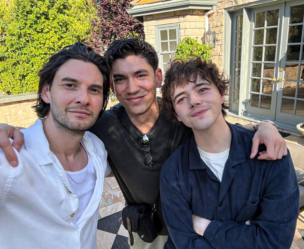 POPin4k's tweet photo. 'Shadow and Bone' co-stars Ben Barnes, Jack Wolfe and Archie Renaux reunite in a new post! https://t.co/WwlQaPDqf7