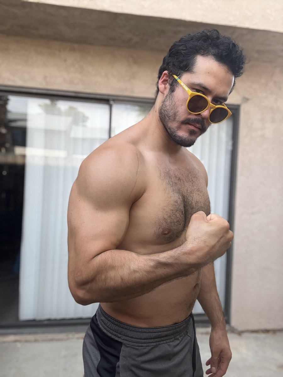 simba2cali's tweet photo. Let’s get it  #gym #gymguy #gymmotivarion #fitness #fitnessmotivation #shirtless #fypシ゚ #fyp https://t.co/CRAG9k30Kg