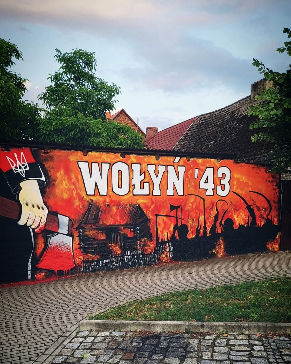 PatriociPL's tweet photo. Mural w Drezdenku!
Wołyń'43 - pamiętamy! 🇵🇱💪 https://t.co/7sf2olbprY