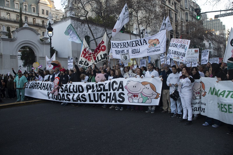 AccidenteEtermo's tweet photo. @porquetendencia Los verdaderos héroes y heroínas del Garrahan: https://t.co/GtfbFz9grI