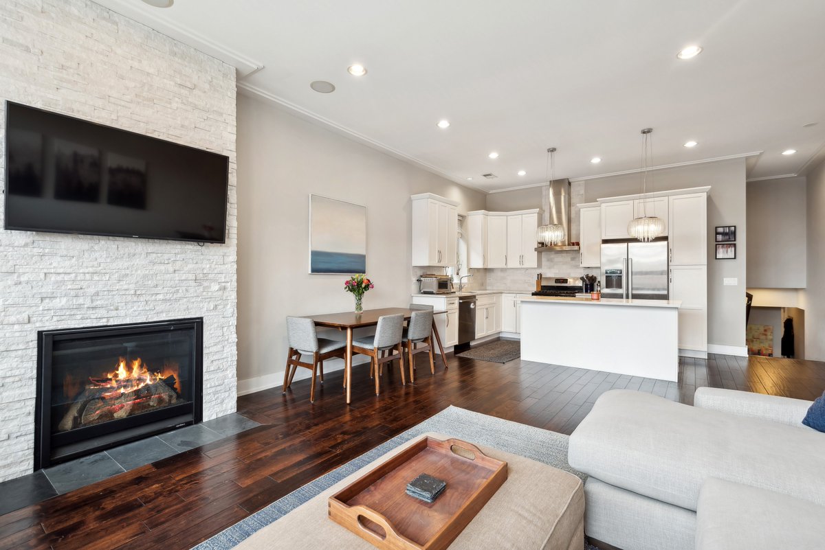 CollinWasiak's tweet photo. ✨JUST LISTED
3209 N Elston Ave # 3N
3 bed | 2 bath
🏙️ This penthouse condo offers a split level floorplan, hardwood floors, a gas-burning fireplace, wine fridge, heated floors in bath, balcony, shared roof top deck, washer/dryer, &amp; garage parking.

👀: https://t.co/zMFJjQ8YRR https://t.co/Pyxm1kyyjn