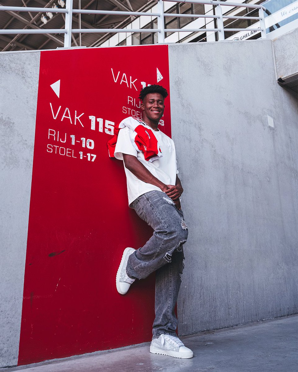 official_rafc's tweet photo. Mejia (18) is een linksvoetige Ecuadoraanse winger die overkomt van het Kroatische NK Kustošija.

Daniel genoot zijn jeugdopleiding bij Independiente del Valle in Ecuador, de club waar ook Anthony Valencia en Willian Pacho werden opgeleid.

Met zijn snelheid, diepgang en vermogen om tegenstanders één tegen één uit te schakelen, is hij een jonge speler met veel potentie. Mejia tekent een contract van vier jaar op de Bosuil.

Welkom en succes, Daniel! 🔴⚪