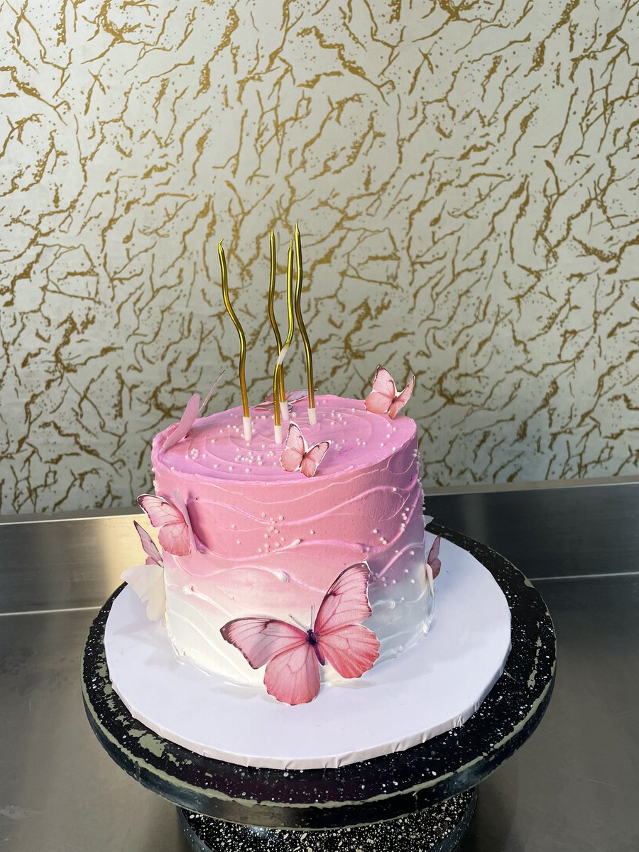 yomide_creation's tweet photo. We remain your best cake pluggg https://t.co/k2M7F8wSue
