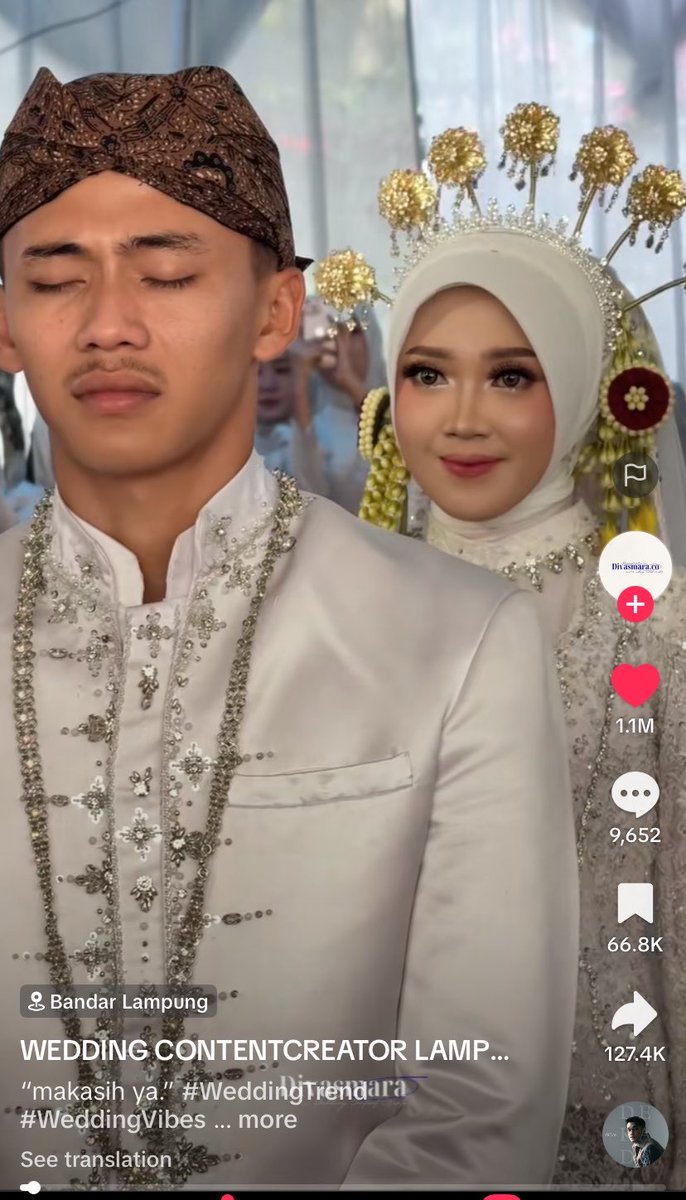 tayongerem's tweet photo. klian bole hujat aku krn dulu aku ngelihat video kek gini lgsg skip krn mikir "ngapain nikah, mending single seumur hidup trs meninggal di panti jompo aja" tapi setelah sama akmal jadi mikir "when yah bisa gini sama dia🥹" https://t.co/ExTkB26d4h