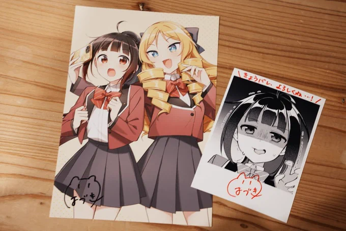 コミティアのくじ引き企画、景品こんな感じです! お蔵出しグッズは7年前に作ったゆめぐりうちわ…レア…!(裏にも絵柄がある) 半目チェキには私のサインとひかげのコメントが入ってます #COMITIA156