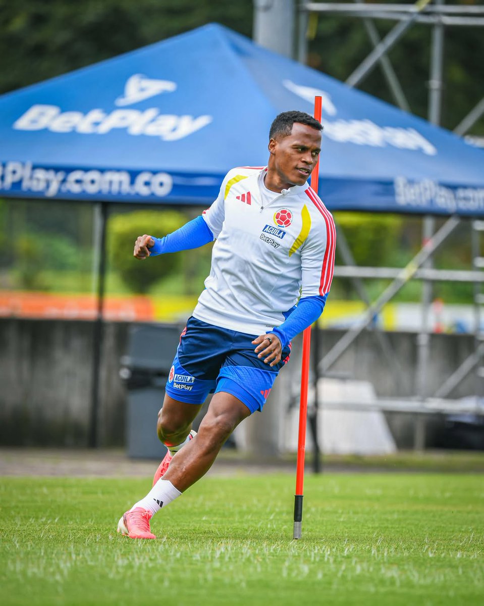 canalpremiere's tweet photo. A TROPA COLOMBIANA JÁ ESTÁ ON! 🔥
Carrascal, Jhon Arias e Andrés Gómez já estão trabalhando forte em Bogotá com a seleção colombiana de olho no Mundial. 🌎🏆
📸 @fcfseleccioncol
#BrasileiraoNoPremiere #Colombia #Carrascal #JhonArias #AndresGomez https://t.co/2We8c3Q9wO