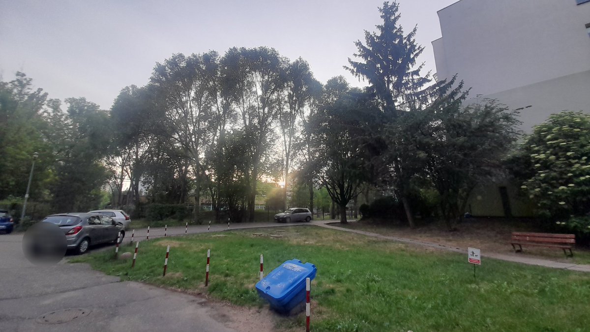 Awennon's tweet photo. Some parts of my neighbourhood feel like a forest that just had some blocks and pavement placed in it.
And I absolutely love it!
I live in the best district of the capital. https://t.co/ECBn5nnoaW