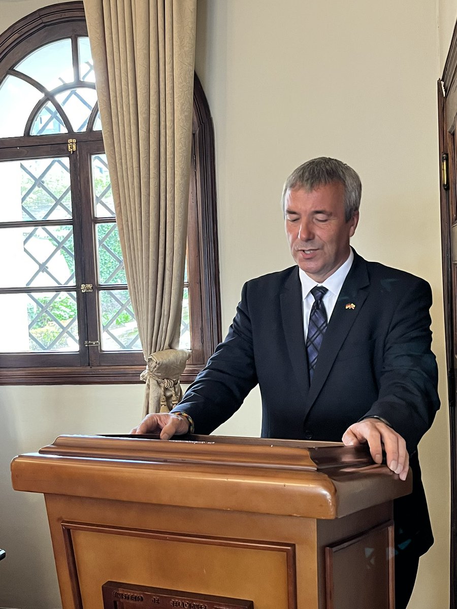 AcdiplomaticaEc's tweet photo. En las instalaciones de la Academia
Diplomática "Galo Plaza Lasso" tuvo lugar la conferencia “Germany and Ecuador: Overcoming Global Challenges Together” a cargo del señor Johann Saathoff, https://t.co/YxK6sJ9o0Y