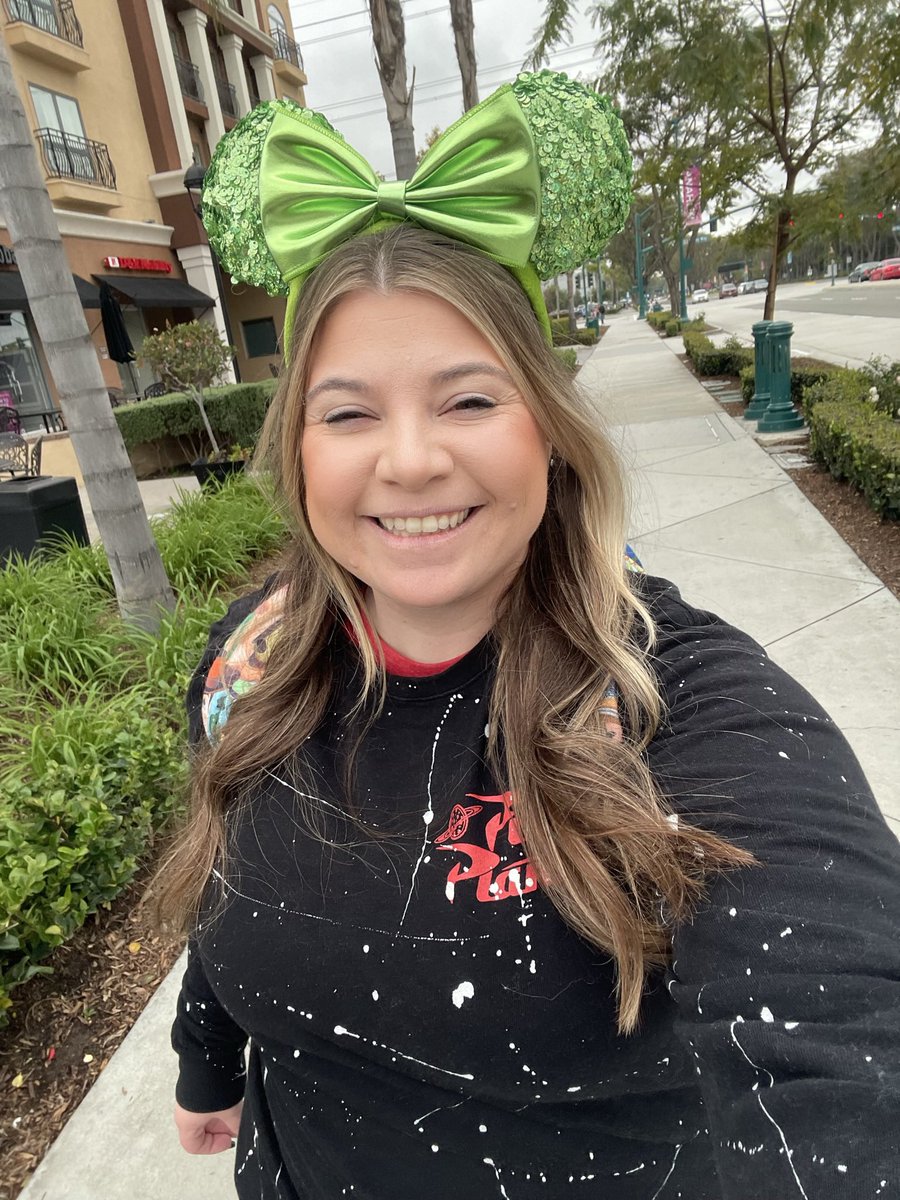 thewillowcape's tweet photo. @taylornation13 @Pixar @toystory The rootin tootinest vinyl in the whole wide west 🥰💚💛 #IKnewitIKnewYou https://t.co/6D3AQni5c9